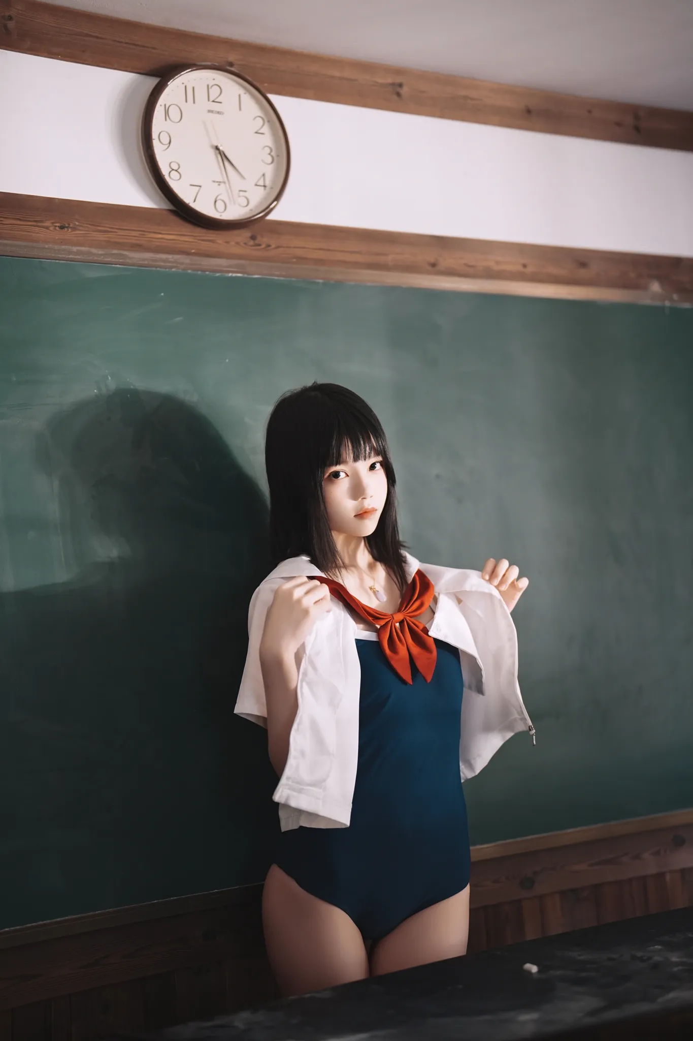 青春回响中的定格——桜桃喵《教室死库水》写真赏析